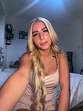 Snapshot of BlondeBetty chatting on September 10, 2025, 6:41 pm BlondeBetty online show from September 10, 2025, 6:41 pm