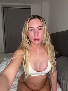 SexySaraxxoo online show from March 22, 2026, 8:23 pm