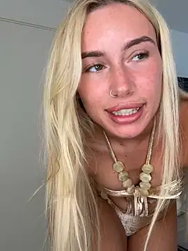 SexySaraxxoo online show from June 3, 2026, 11:24 am