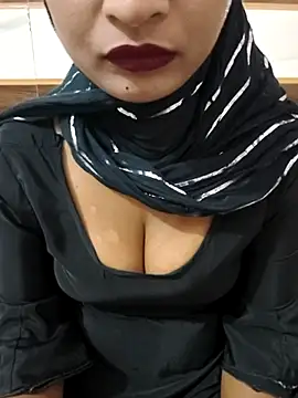 Itz Mayra  online show from October 22, 2025, 6:24 am