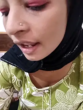 Itz Mayra  online show from November 5, 2025, 6:02 am