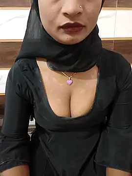 Itz Mayra  online show from November 17, 2025, 5:35 am