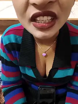 Itz Mayra  online show from November 18, 2025, 6:07 am