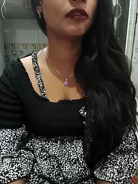 Itz Mayra  online show from November 20, 2025, 5:45 pm