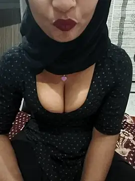 Itz Mayra  online show from November 21, 2025, 9:19 am