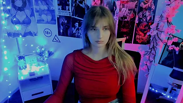 NeyliDream online show from November 18, 2025, 7:24 am