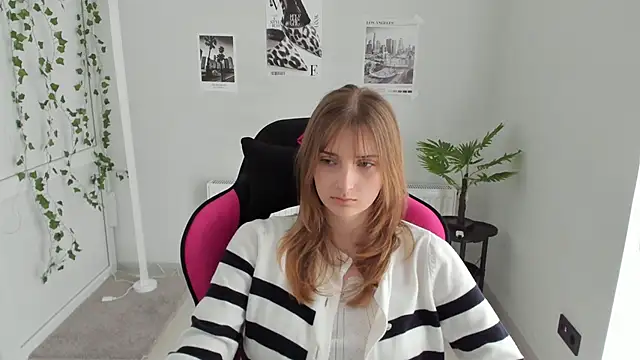 NeyliDream online show from April 19, 2026, 12:48 pm