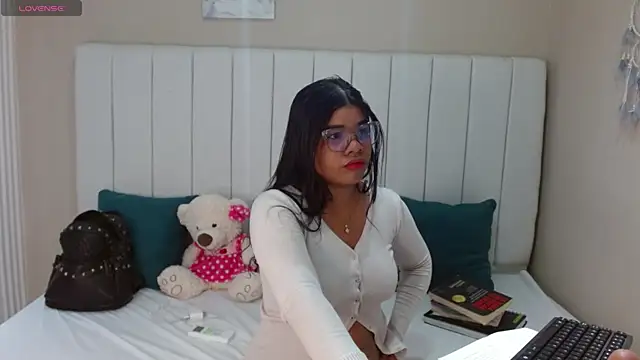 sienna valexx online show from September 29, 2025, 1:27 pm