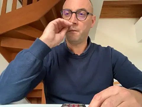 Snapshot of Marronglace1 chatting on October 6, 2025, 3:42 pm Marronglace1 online show from October 6, 2025, 3:42 pm