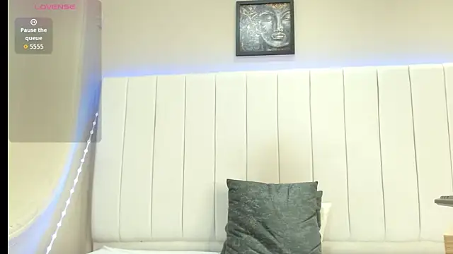 kendra lux1 online show from February 10, 2026, 1:04 pm