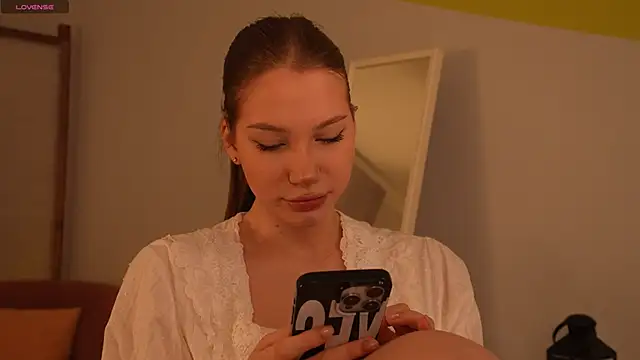 glowwww  online show from October 17, 2025, 3:36 pm