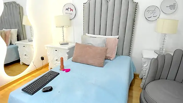 CherryVelvet19 online show from September 25, 2025, 11:36 am