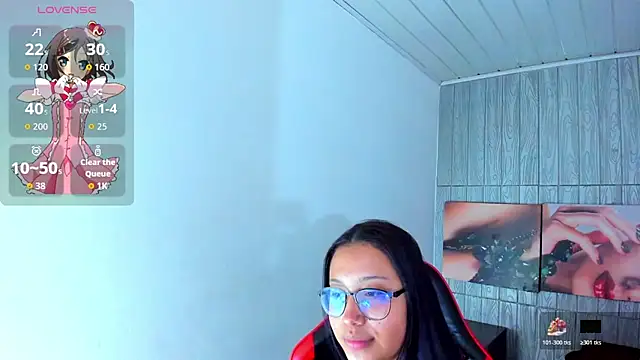 Snapshot of susan_mooree chatting on June 1, 2026, 8:54 pm susan mooree online show from June 1, 2026, 8:54 pm