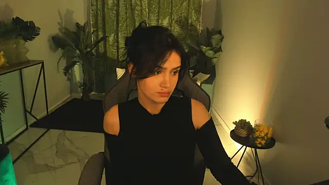 MonicaFarmer online show from October 3, 2025, 8:39 pm