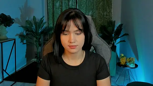 MonicaFarmer online show from November 26, 2025, 5:36 pm