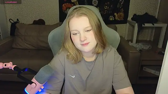 OliviaBlade online show from November 30, 2025, 1:37 pm