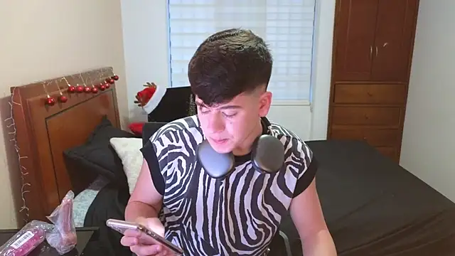 Snapshot of tightncuteass chatting on November 13, 2025, 10:30 pm tightncuteass online show from November 13, 2025, 10:30 pm