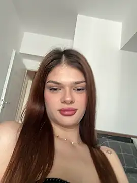 selenatress online show from September 18, 2025, 11:23 am