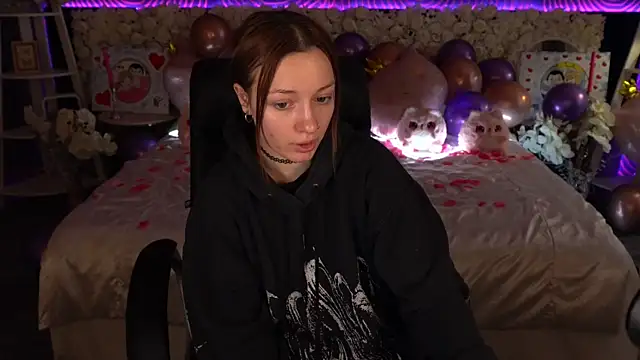 FoxyMayy online show from February 18, 2026, 1:40 pm