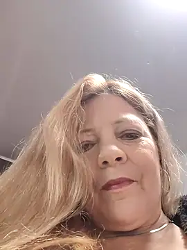 Casandra Cruz online show from October 22, 2025, 12:16 pm