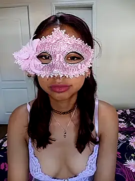 Fannylinda online show from March 21, 2026, 7:28 pm