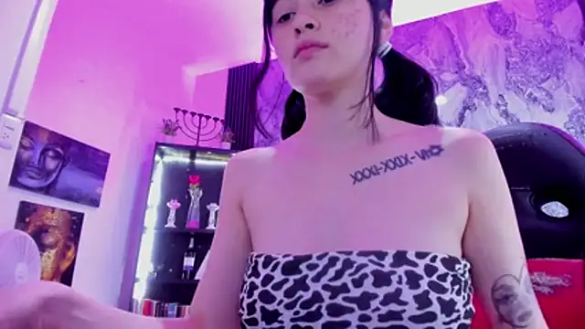 Zoe Rosse00 online show from October 28, 2025, 7:27 pm