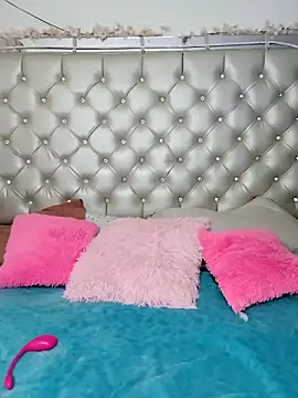 ZARAY 1118 online show from December 15, 2025, 3:55 am