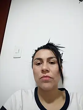 vanessa-titisM online show from October 25, 2025, 4:42 am