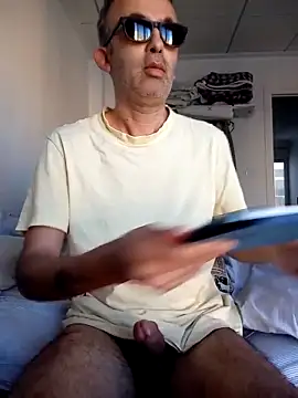 EmilioTaladdro online show from April 15, 2026, 6:09 am