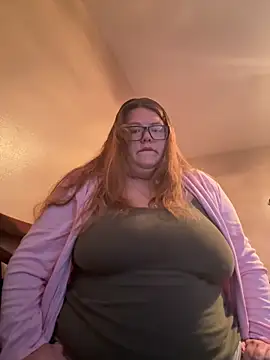 Snapshot of amberlynntun chatting on November 13, 2025, 9:36 pm amberlynntun online show from November 13, 2025, 9:36 pm