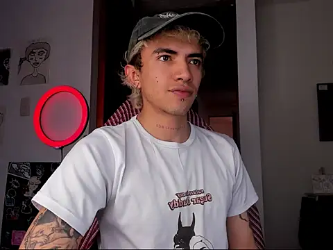 guynextdo0r online show from October 5, 2025, 7:01 pm