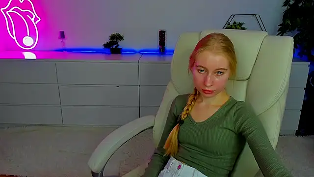 Alina Blonde online show from October 1, 2025, 12:11 pm