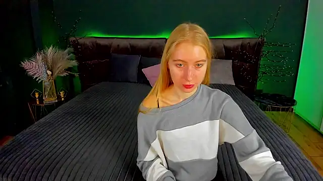 Alina Blonde online show from October 9, 2025, 5:38 am