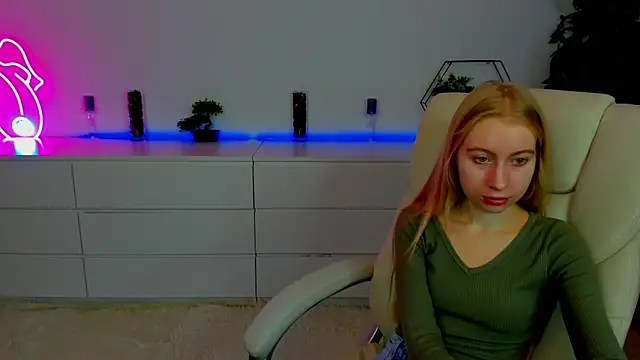 Alina Blonde online show from October 15, 2025, 5:40 am