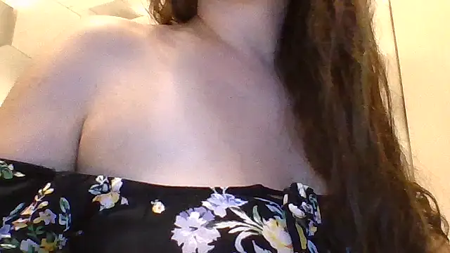 Snapshot of Calyna chatting on July 25, 2026, 9:23 pm Calyna online show from July 25, 2026, 9:23 pm