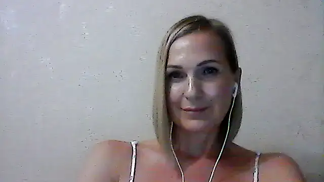 Snapshot of Rozinaa chatting on July 24, 2026, 6:06 pm Rozinaa online show from July 24, 2026, 6:06 pm