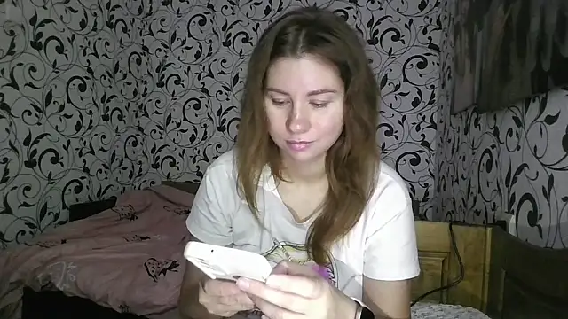 Snapshot of YourEmilie chatting on September 19, 2025, 9:15 pm YourEmilie online show from September 19, 2025, 9:15 pm