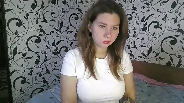 YourEmilie online show from October 21, 2025, 7:53 am