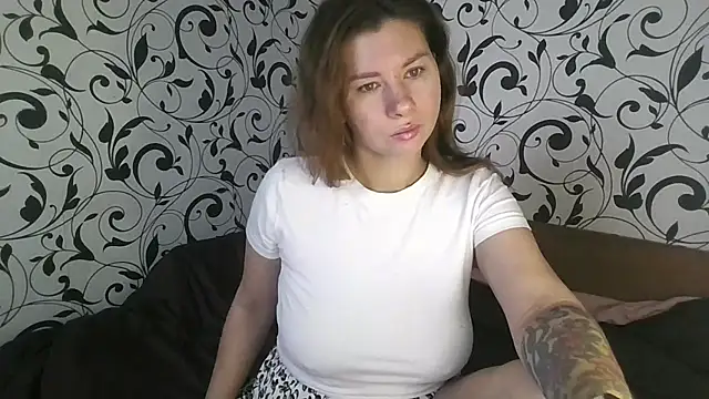 YourEmilie online show from October 28, 2025, 8:51 am