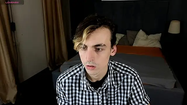 Snapshot of OLIVER__MARTINEZ chatting on September 29, 2025, 7:40 pm OLIVER MARTINEZ online show from September 29, 2025, 7:40 pm