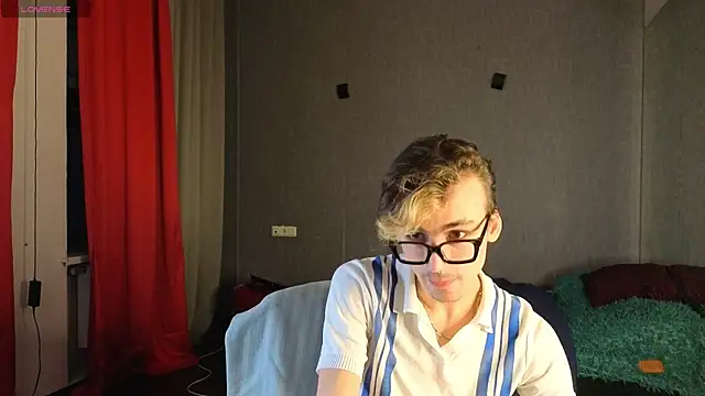 Snapshot of OLIVER__MARTINEZ chatting on October 5, 2025, 9:24 pm OLIVER MARTINEZ online show from October 5, 2025, 9:24 pm