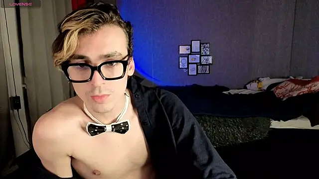 Snapshot of OLIVER__MARTINEZ chatting on October 11, 2025, 3:32 pm OLIVER MARTINEZ online show from October 11, 2025, 3:32 pm