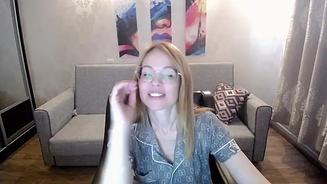Snapshot of shy_hot_cat chatting on September 22, 2025, 10:17 am shy hot cat online show from September 22, 2025, 10:17 am