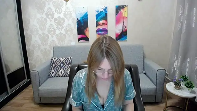 Snapshot of shy_hot_cat chatting on October 17, 2025, 6:38 am shy hot cat online show from October 17, 2025, 6:38 am