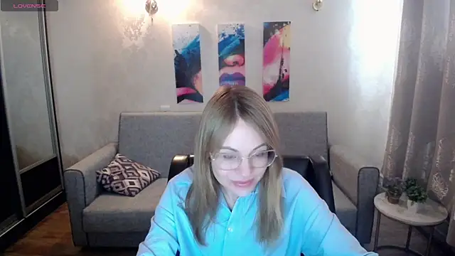 Snapshot of shy_hot_cat chatting on October 20, 2025, 6:47 am shy hot cat online show from October 20, 2025, 6:47 am