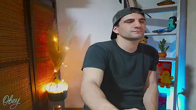 Snapshot of ObeyLust chatting on September 26, 2025, 3:43 am ObeyLust online show from September 26, 2025, 3:43 am