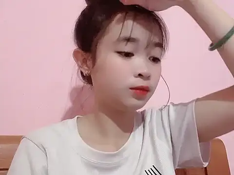 Suna7383 online show from October 1, 2025, 3:40 pm