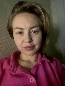 MartaLuna  online show from December 3, 2025, 8:29 pm