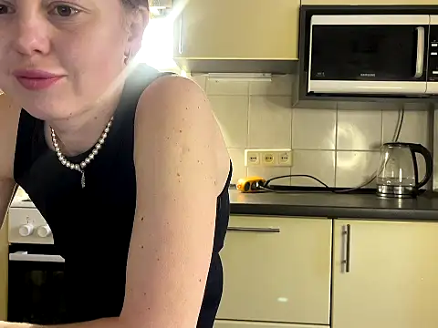 MartaLuna  online show from April 3, 2026, 3:32 pm