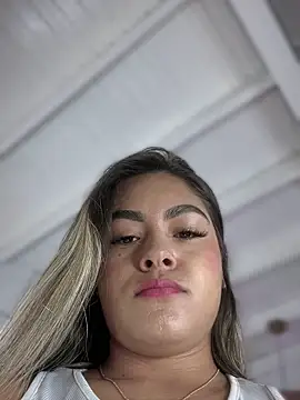 Snapshot of MayaMoanXXX chatting on October 4, 2025, 1:09 pm MayaMoanXXX online show from October 4, 2025, 1:09 pm